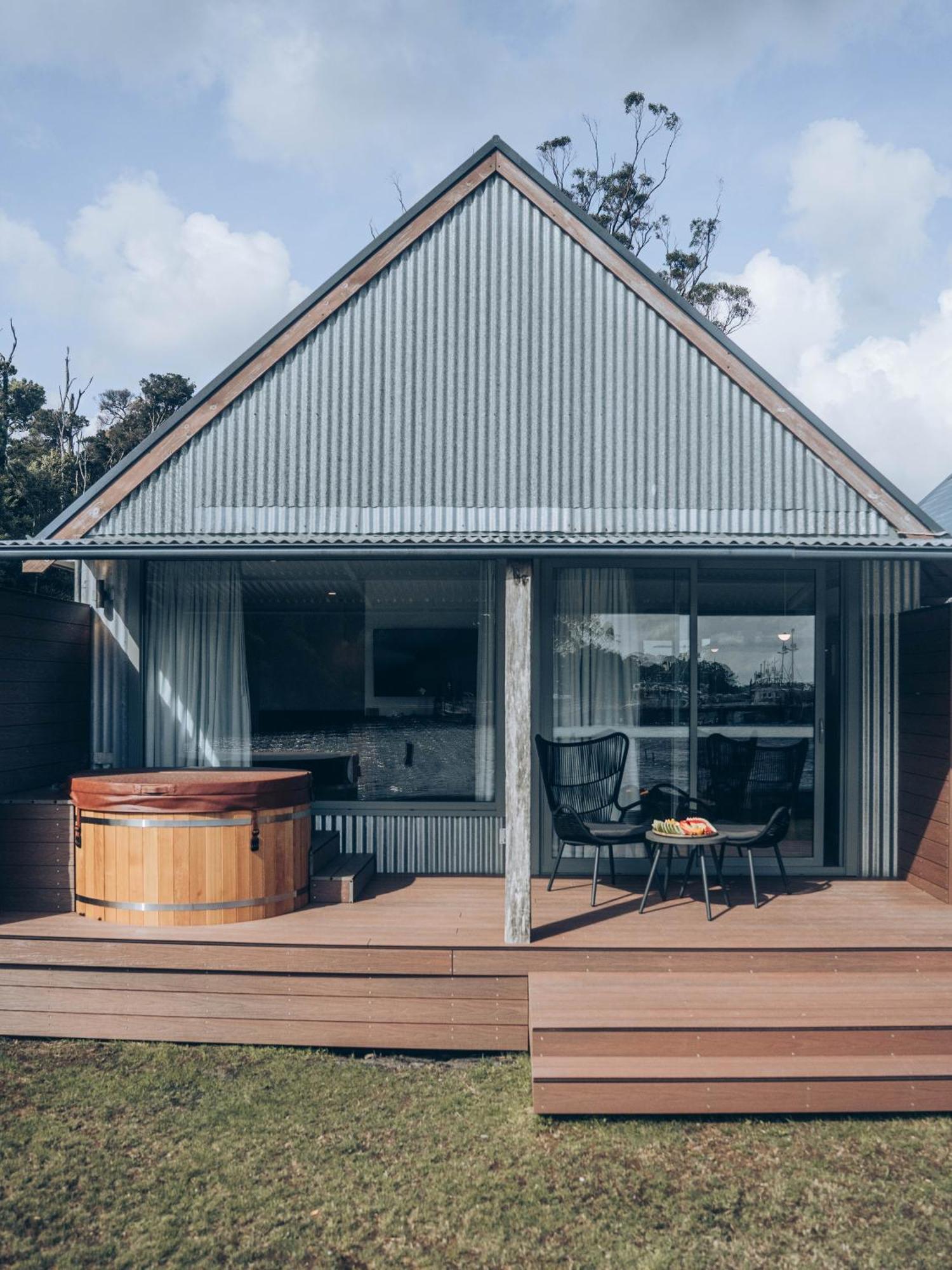 Risby Cove Boutique Hotel ストラーン エクステリア 写真